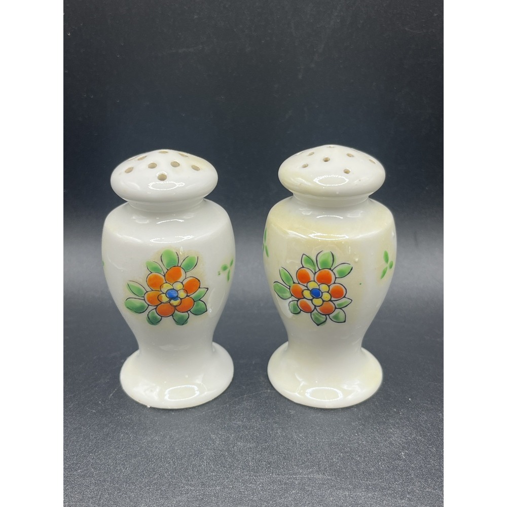 Vtg White Orange‎ Flower Green Leaves Salt & Pepper Shakers 3" Tall Floral Japan